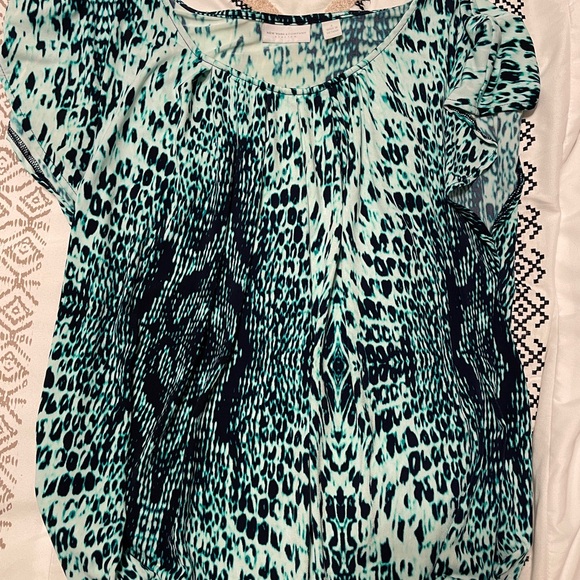 New York & Company Green Relaxed Ruffled Blouse - Picture 1 of 2